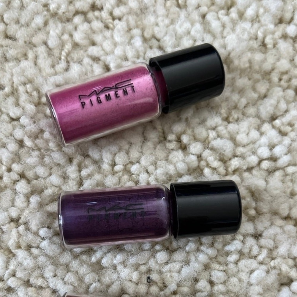 New MAC cosmetics pigments 2 rare bundle fuchsia pink, grape purple